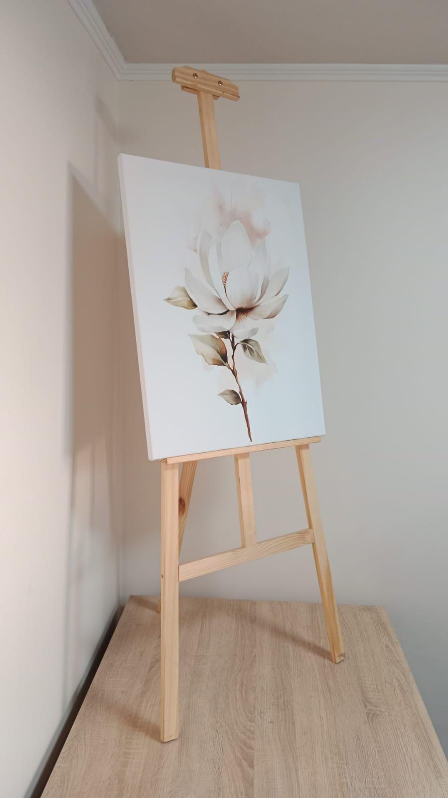 Cuadro decorativo floral con magnolia blanca sobre atril