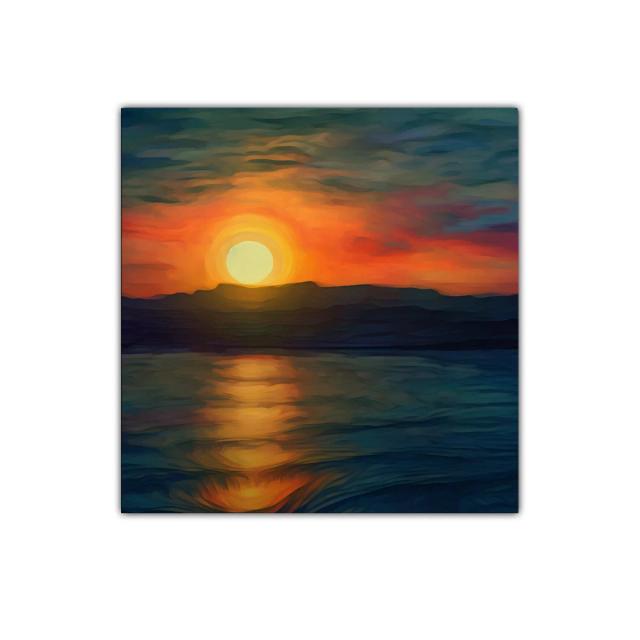 Atardecer luminoso sobre el mar y montañas oscuras