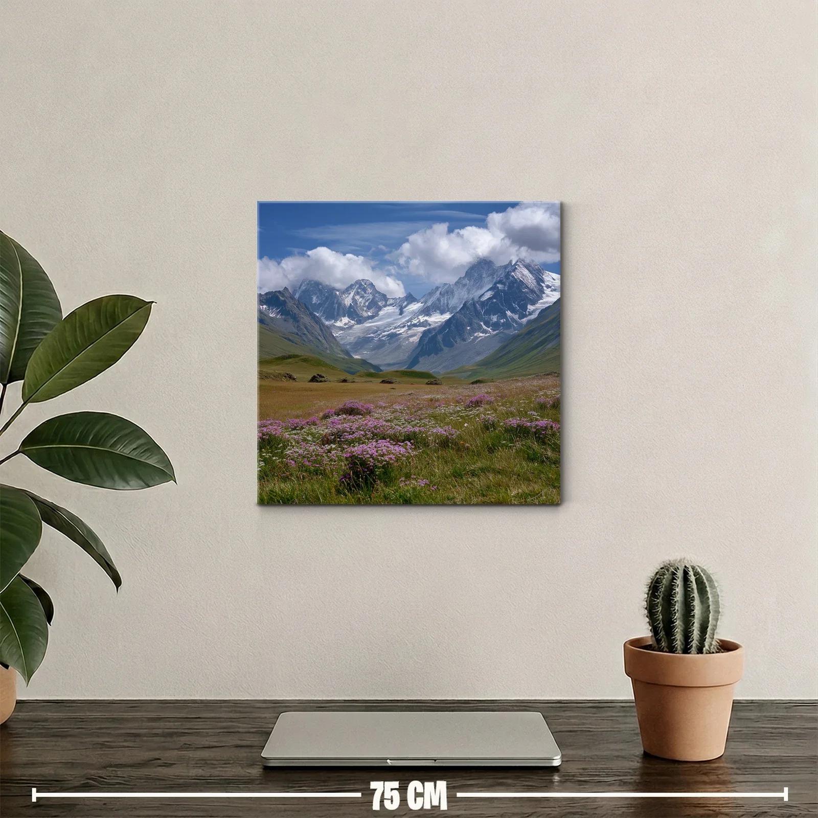 Paisaje alpino con flores silvestres y montañas nevadas — miniatura 2