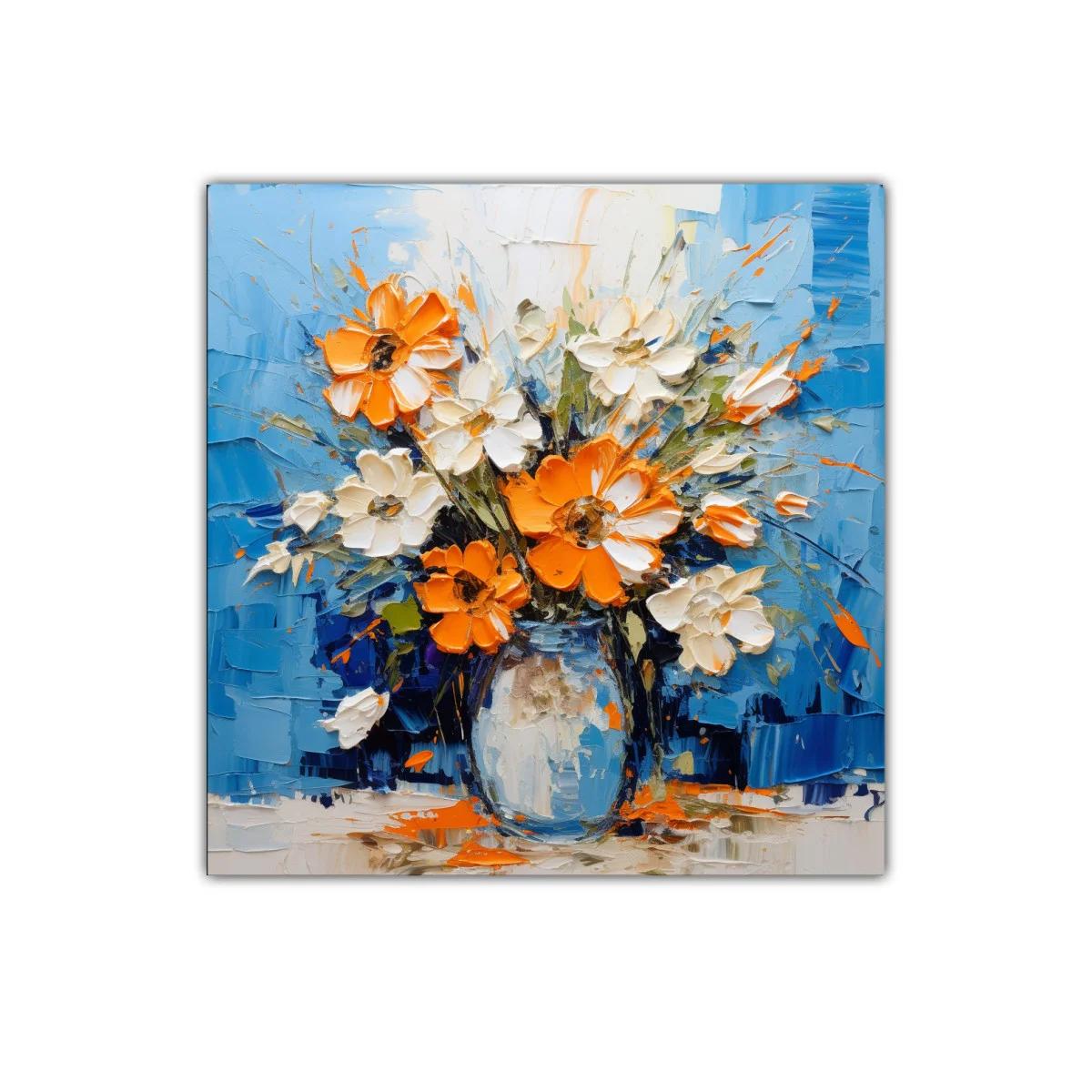 Vibrante ramo de flores naranjas y blancas sobre fondo azul — imagen principal