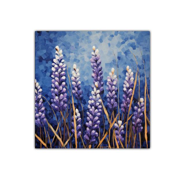 Cuadro decorativo con flores moradas sobre fondo azul intenso