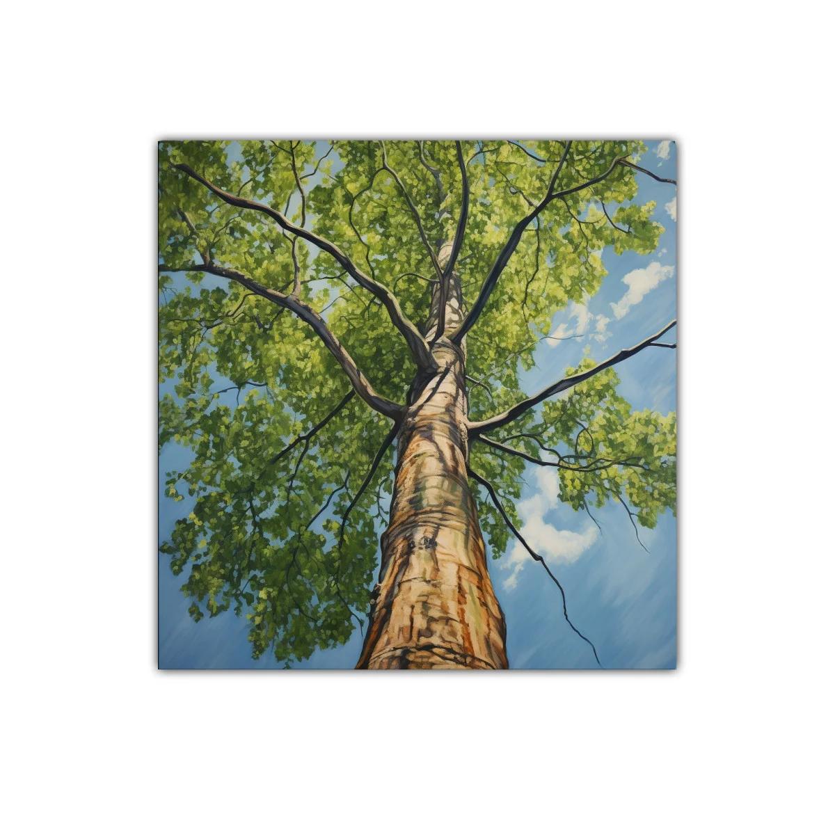 Imponente árbol con copa en cielo azul brillante