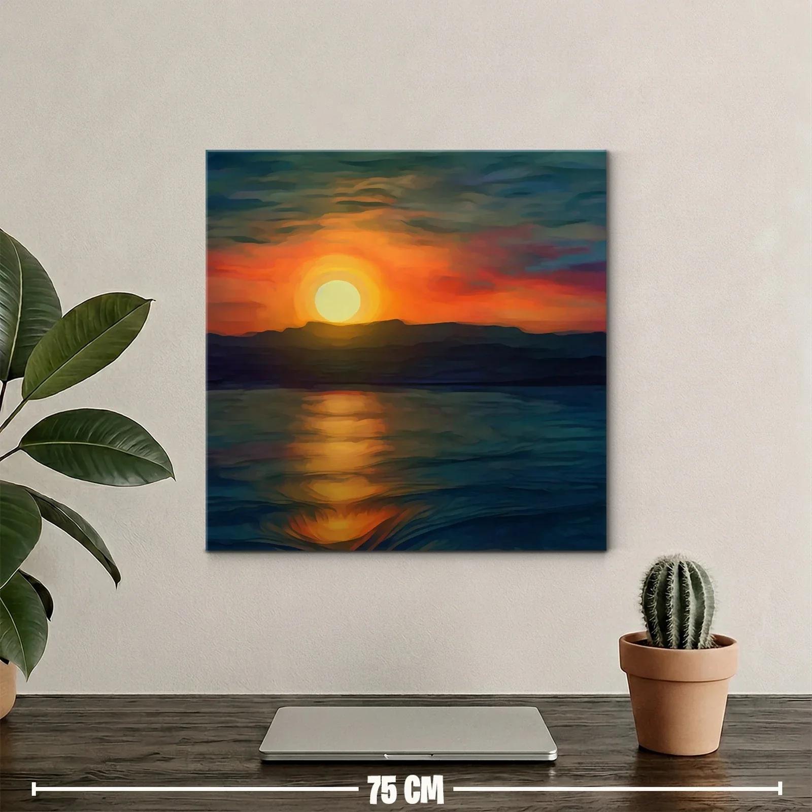 Atardecer luminoso sobre el mar y montañas oscuras — miniatura 2