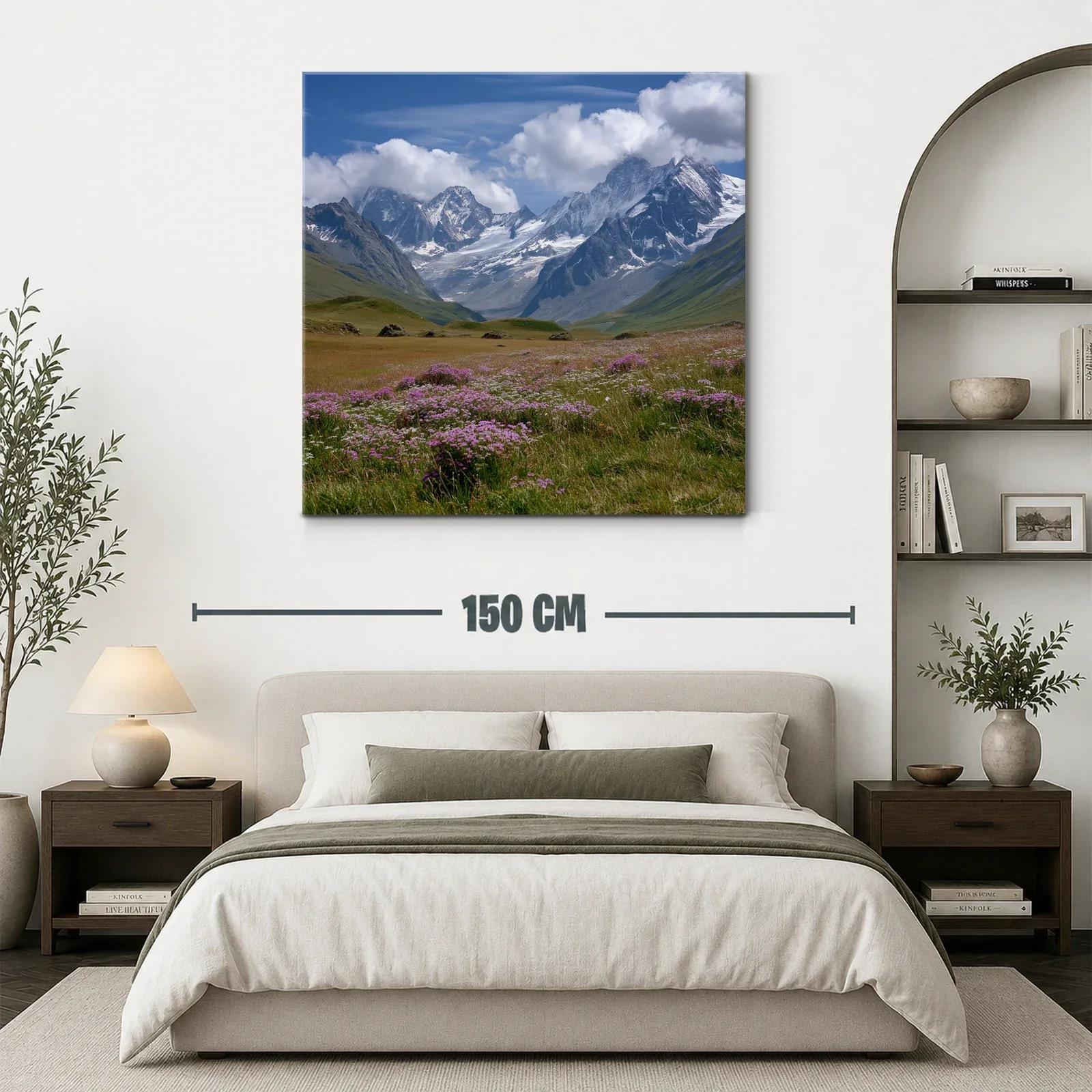Paisaje alpino con flores silvestres y montañas nevadas — miniatura 3
