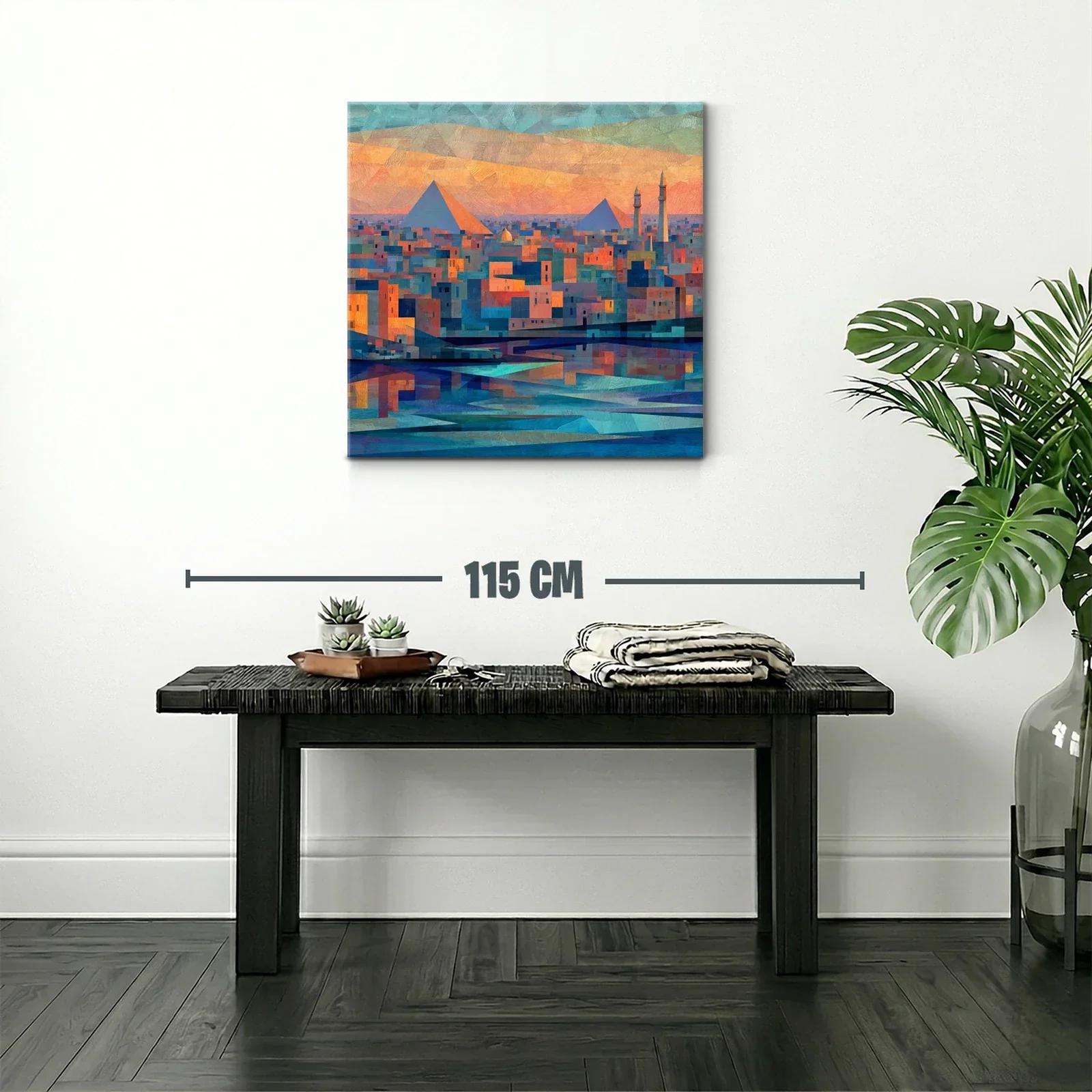 Atardecer sobre ciudad con pirámides y reflejos en agua — miniatura 2