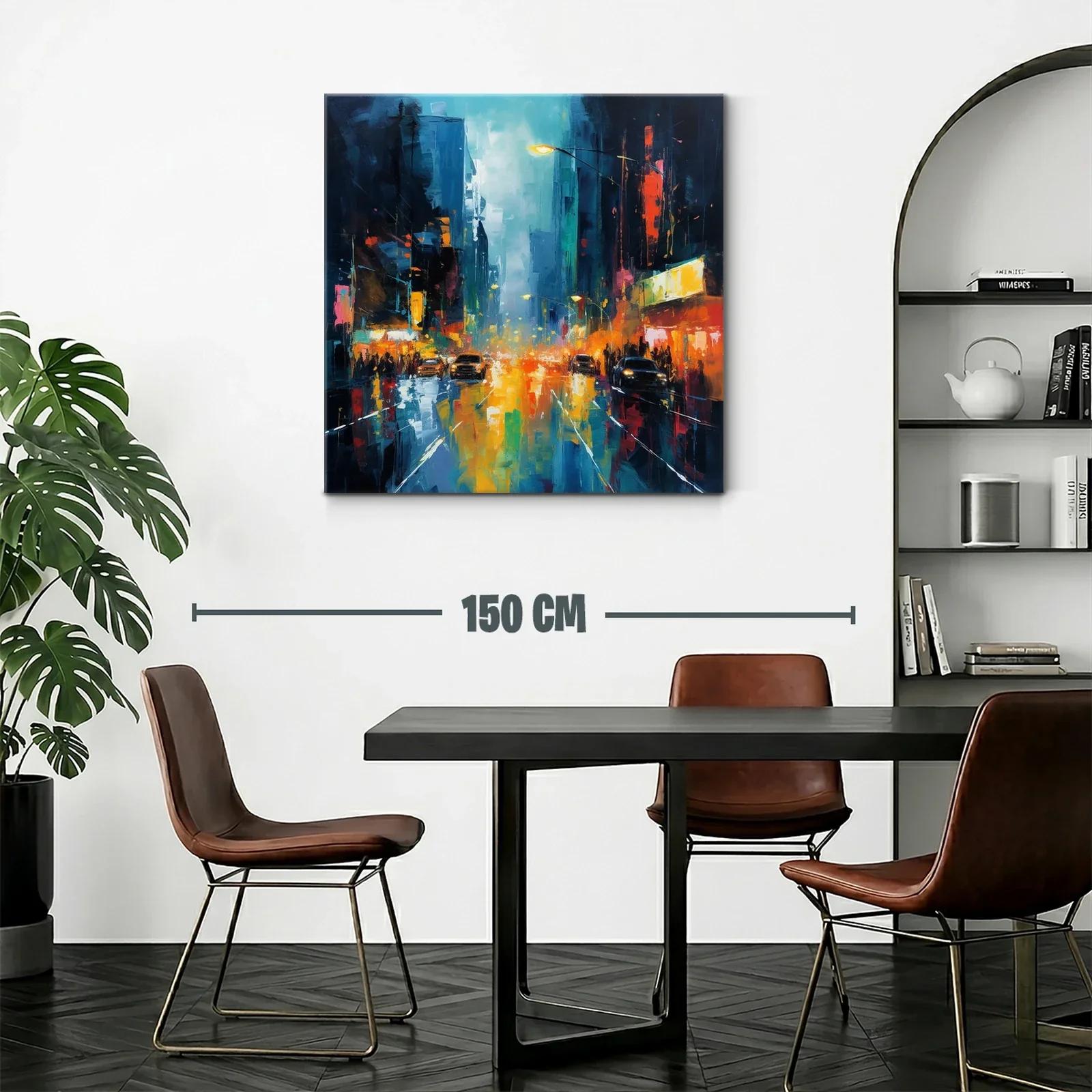 Ciudad nocturna iluminada con reflejos vibrantes de luz — miniatura 2