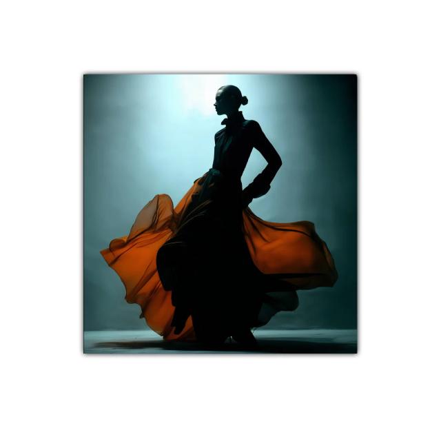 Silueta femenina con vestido fluido en tonos cálidos