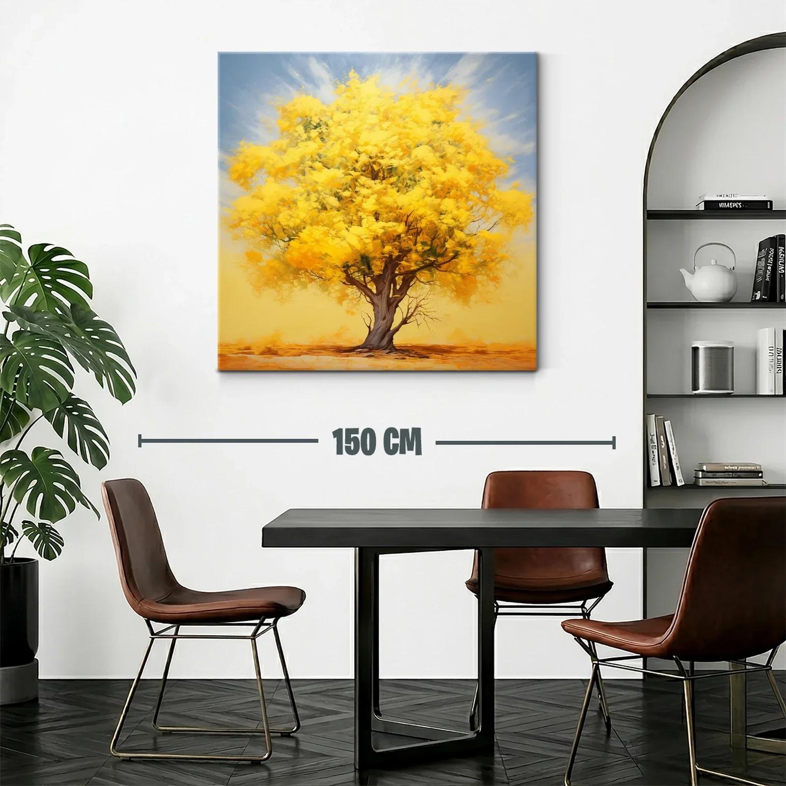 Árbol con follaje dorado bajo cielo suave azul — miniatura 2