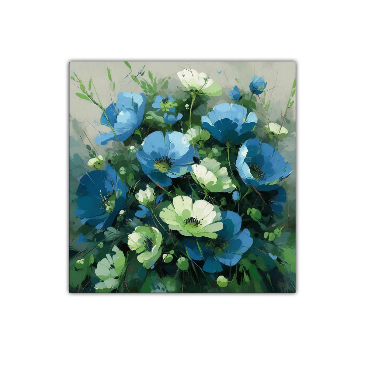 Ramo vibrante de flores azules y verdes en composición natural