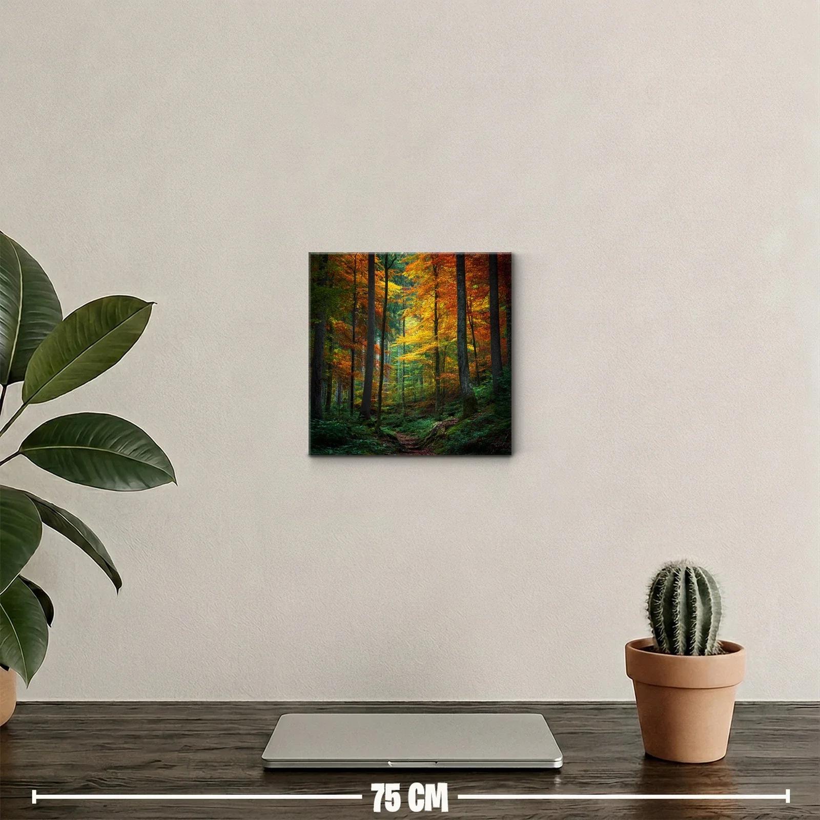 Bosque otoñal con vibrantes hojas anaranjadas y verdes — miniatura 2