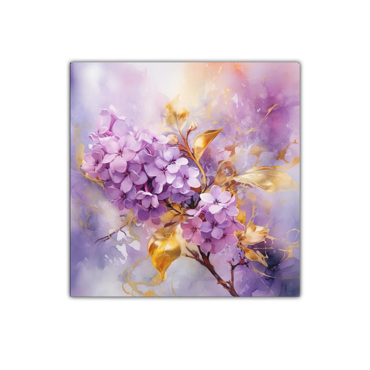 Ramillete de flores lilas con hojas doradas y fondo abstracto — imagen principal