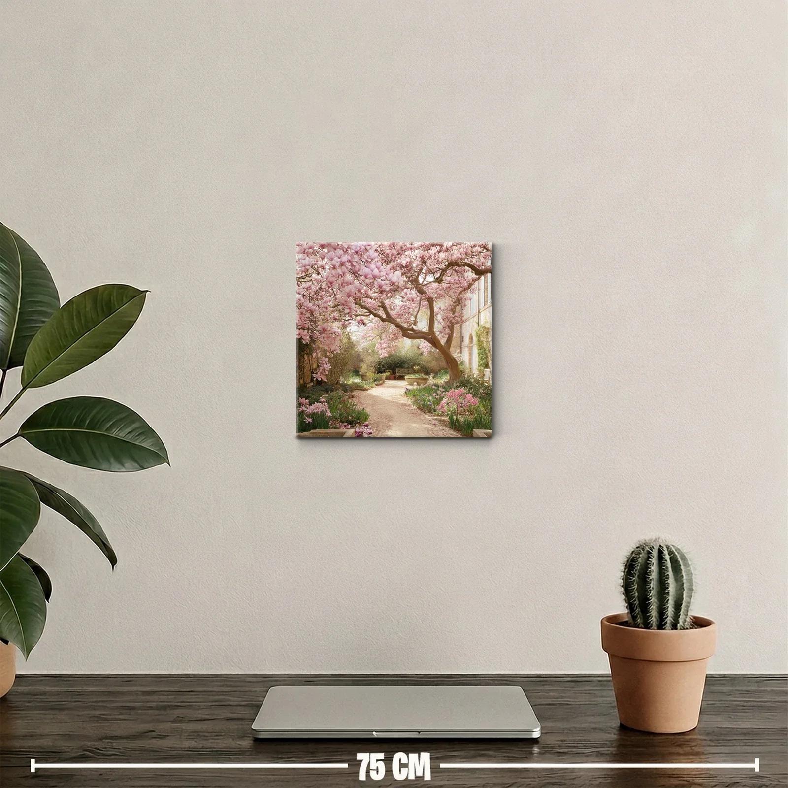Jardín florecido con árbol de magnolia rosa en primavera — miniatura 2
