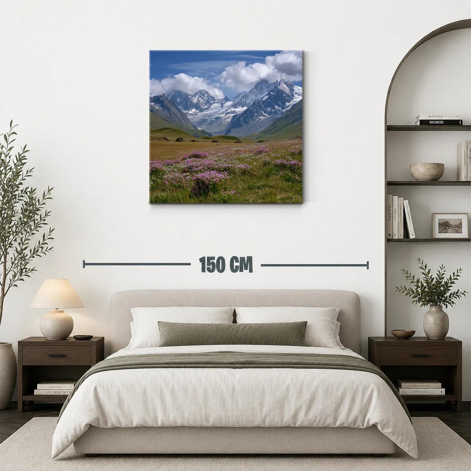 Paisaje alpino con flores silvestres y montañas nevadas — miniatura 3