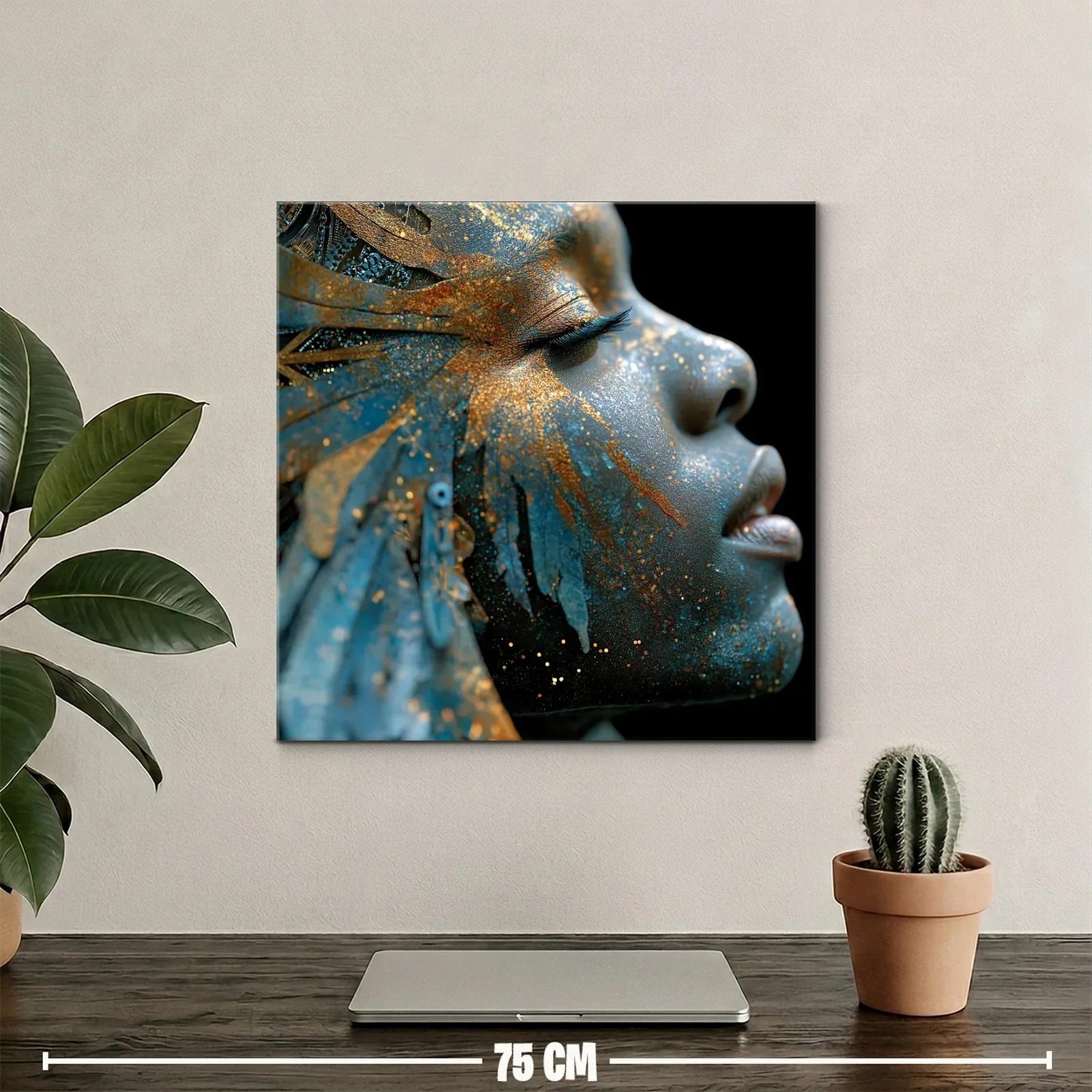 Rostro artístico con detalles dorados y tonos azules — miniatura 2
