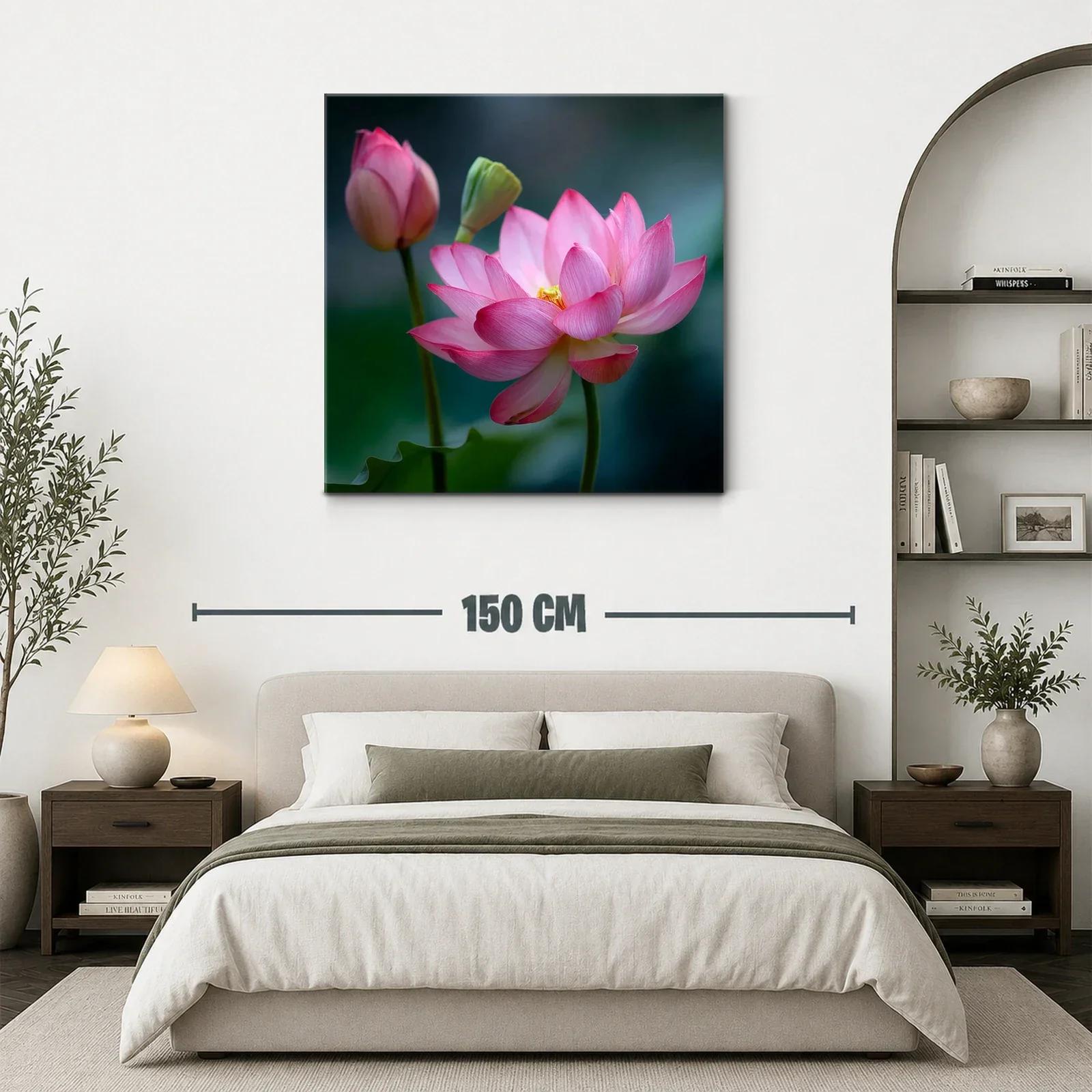 Flor de loto rosa en delicado contraste natural — miniatura 3
