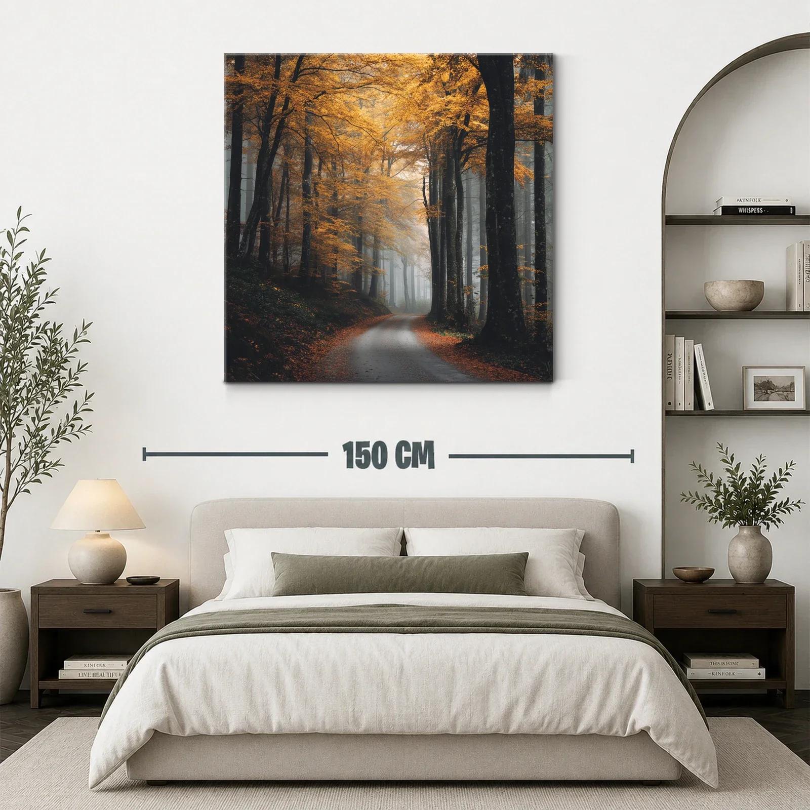 Camino entre árboles dorados en bosque otoñal brumoso — miniatura 3