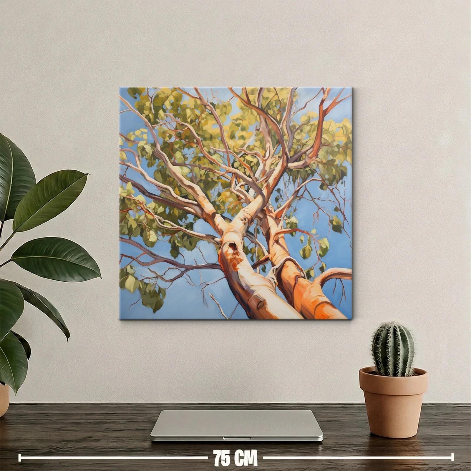 Árbol con ramas extendidas y follaje verde bajo cielo azul — miniatura 2