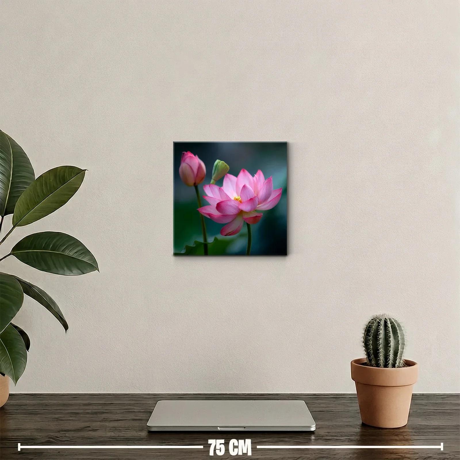 Flor de loto rosa en delicado contraste natural — miniatura 2