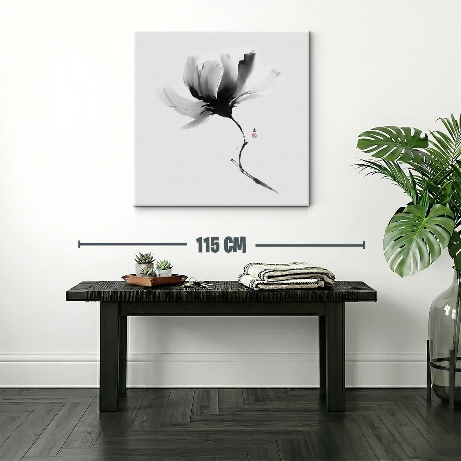 Flor en tinta negra con delicados trazos suaves — miniatura 2