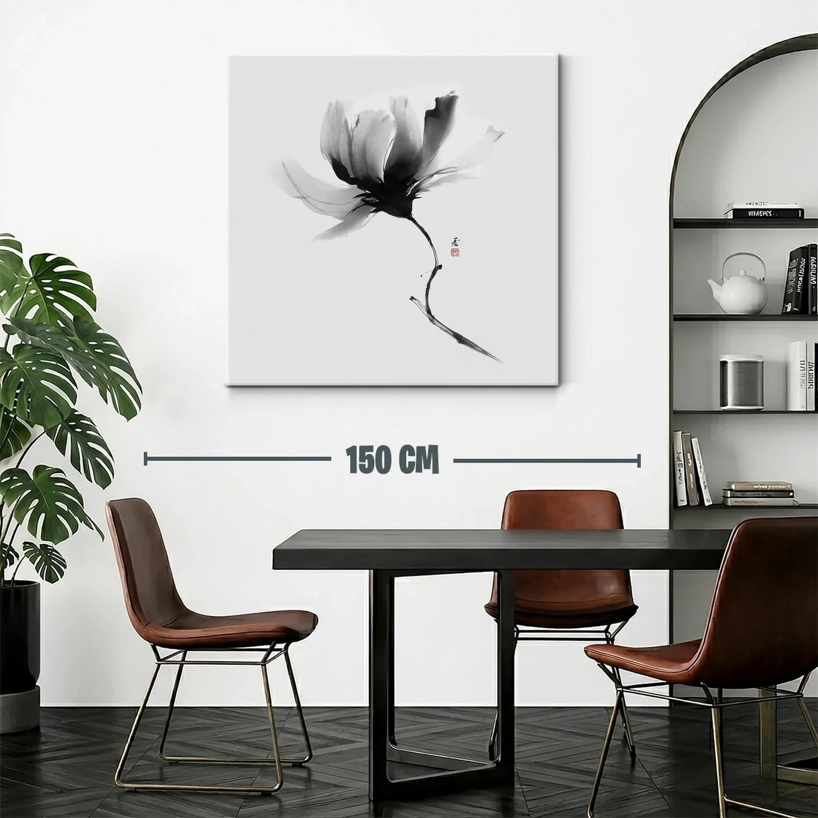 Flor en tinta negra con delicados trazos suaves — miniatura 2