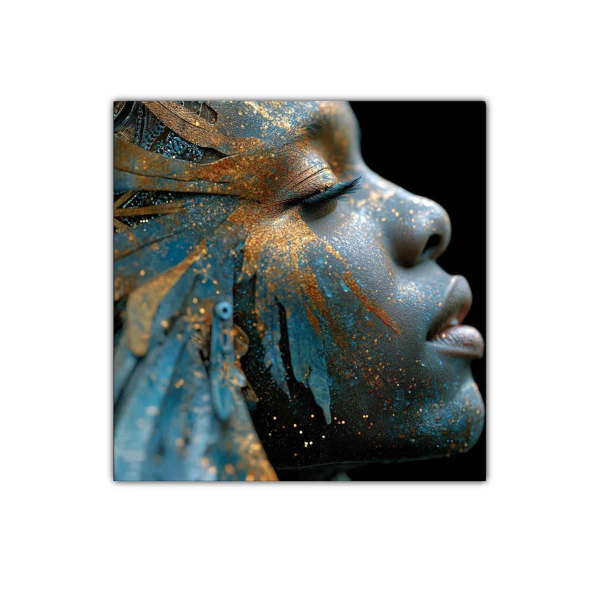 Rostro artístico con detalles dorados y tonos azules — imagen principal