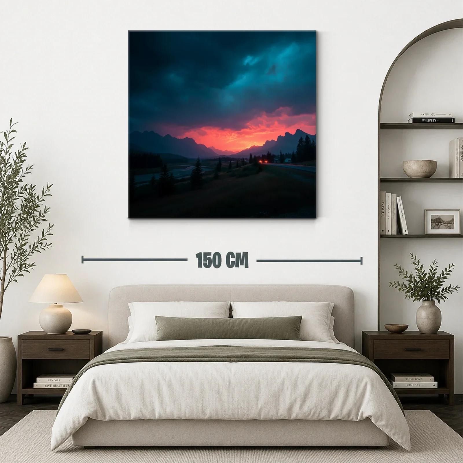 Atardecer dramático en paisaje montañoso y bosque — miniatura 3