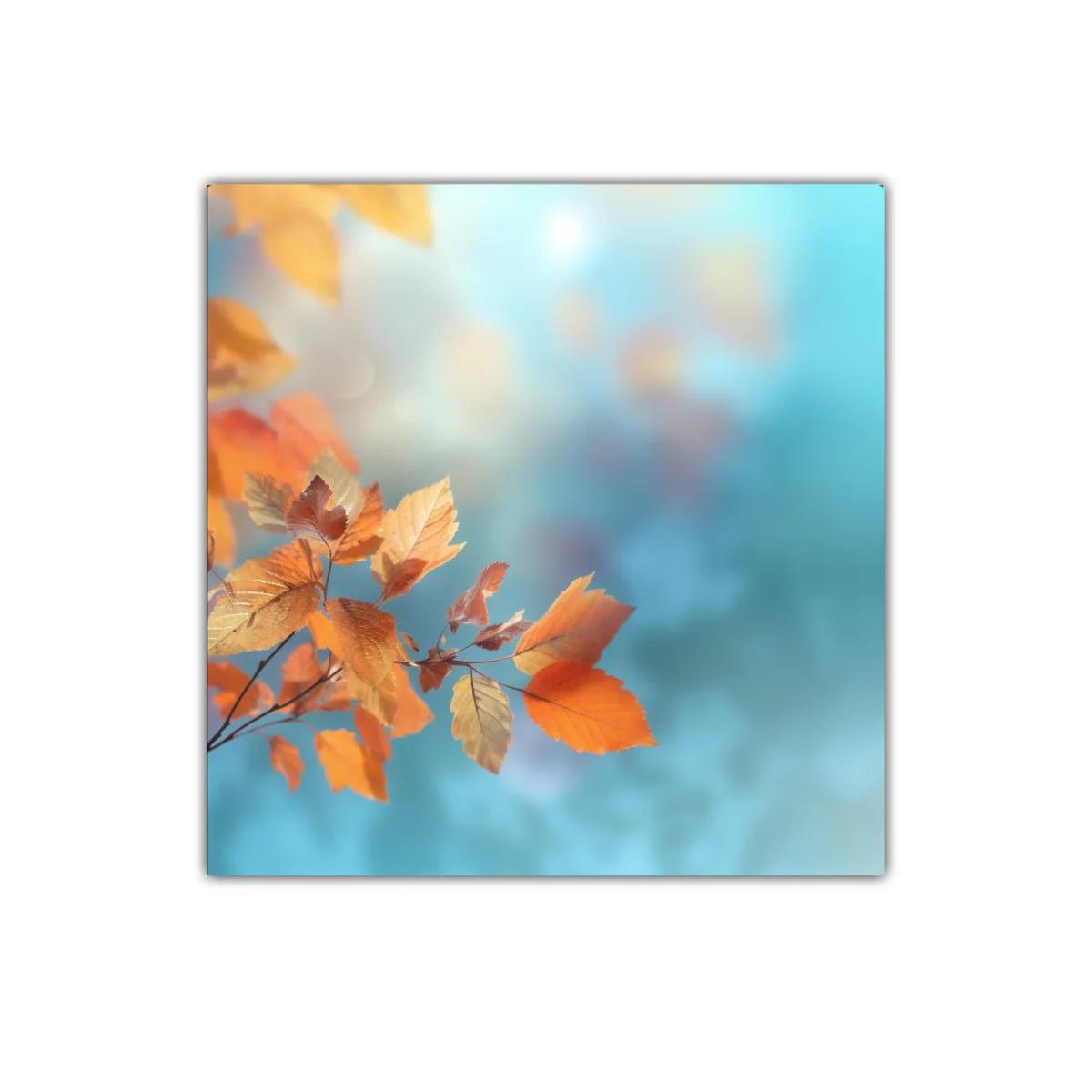 Rama con hojas otoñales en fondo azul claro suave — imagen principal