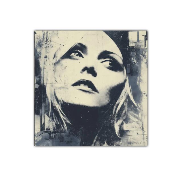 Retrato femenino en tonos grises y blancos