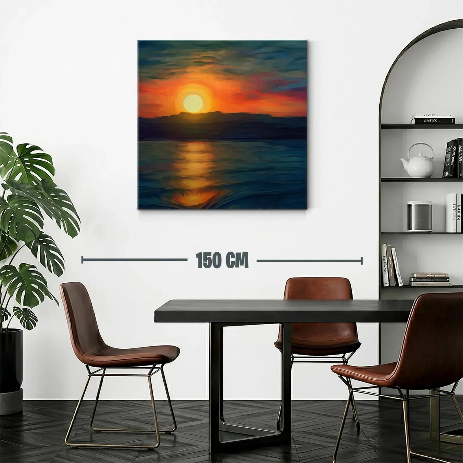 Atardecer luminoso sobre el mar y montañas oscuras — miniatura 2