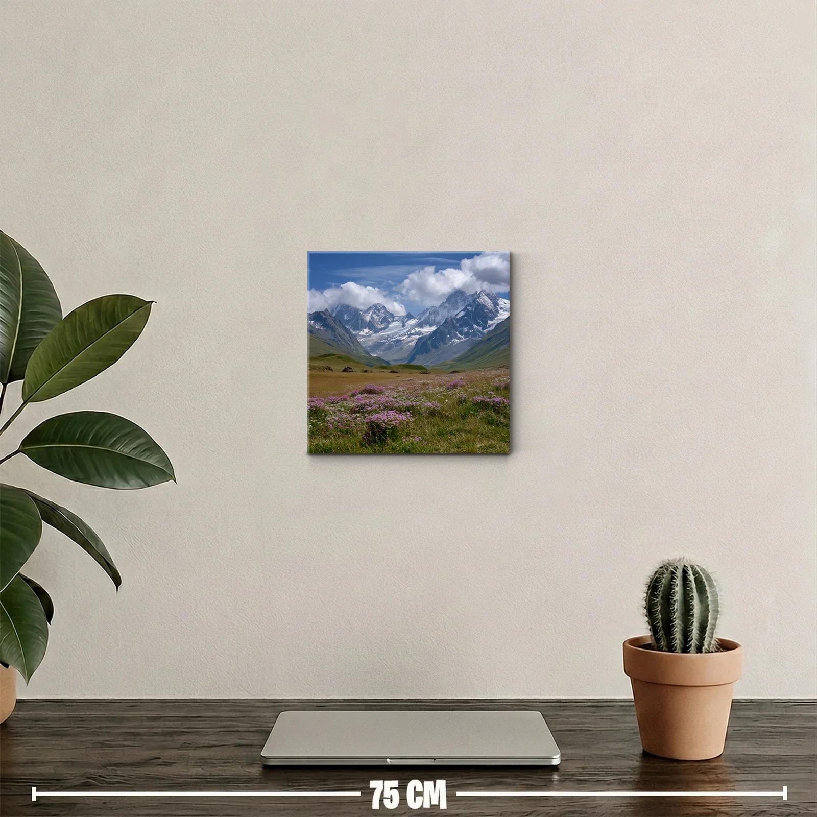 Paisaje alpino con flores silvestres y montañas nevadas — miniatura 2