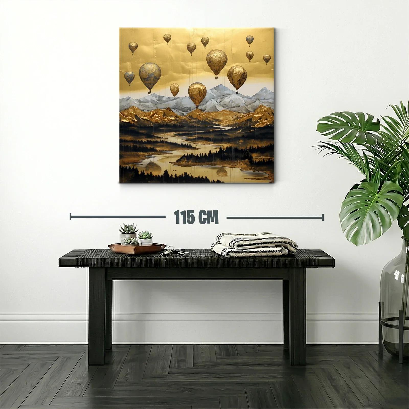 Paisaje dorado con globos aerostáticos sobre montañas — miniatura 2