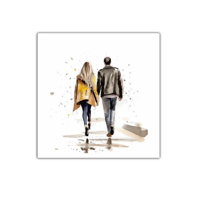 Pareja Caminando de Espaldas en Tonos Cálidos y Neutros