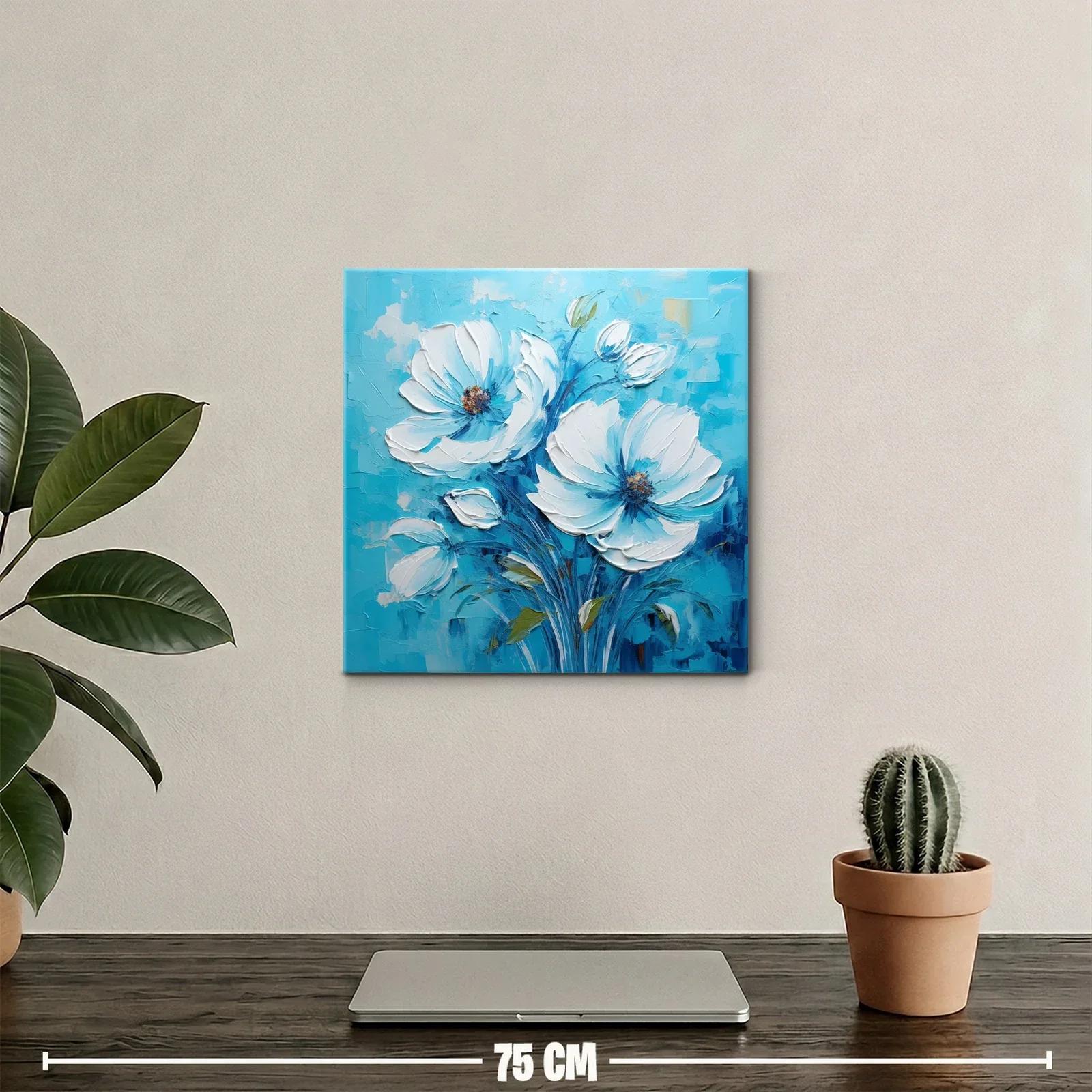 Flores blancas vibrantes sobre fondo azul intenso — miniatura 2