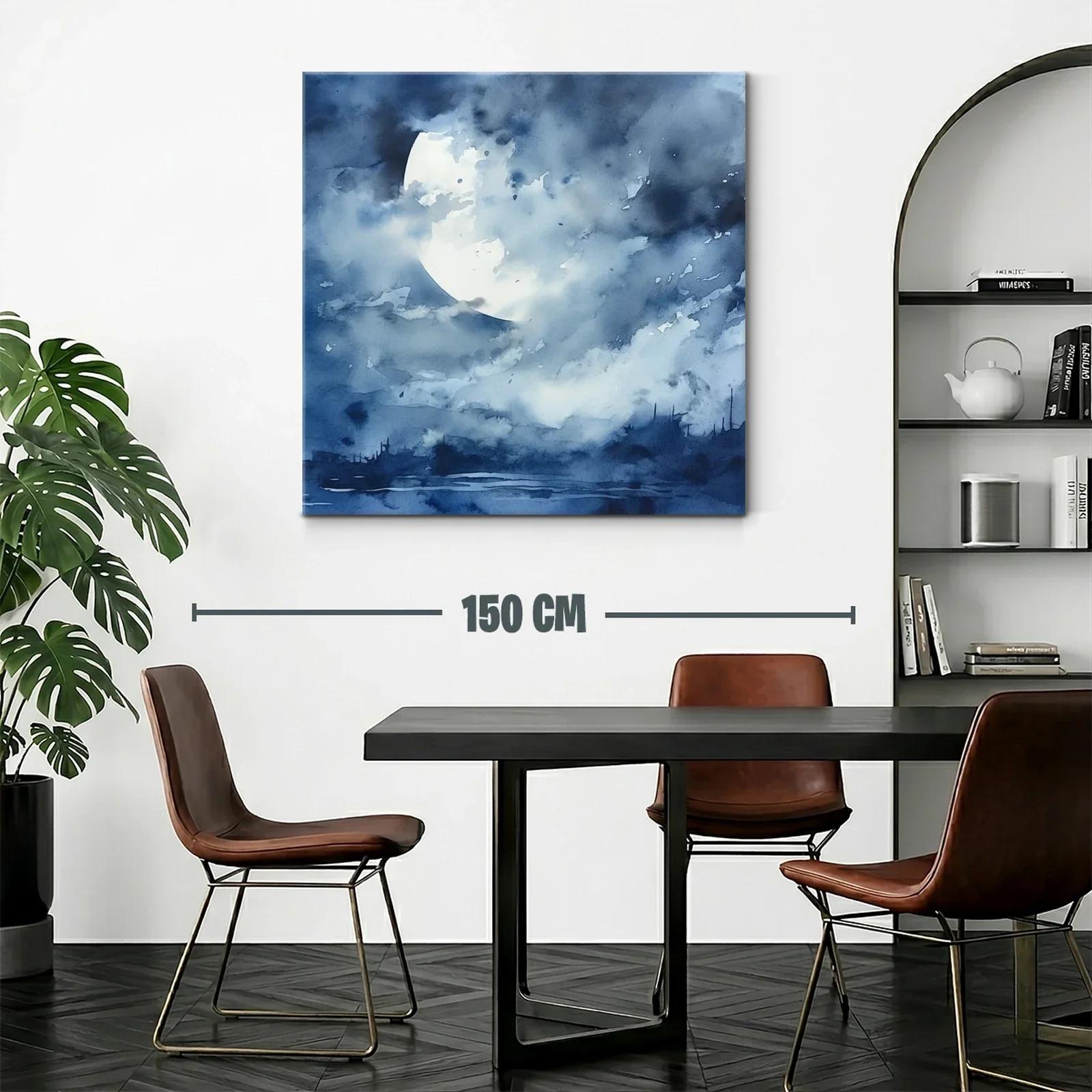 Luna llena entre nubes en cielo nocturno azul — miniatura 2