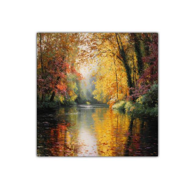 Reflejos de otoño en el río sereno