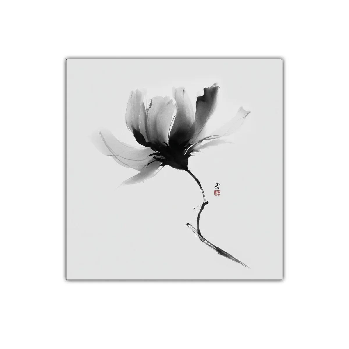 Flor en tinta negra con delicados trazos suaves