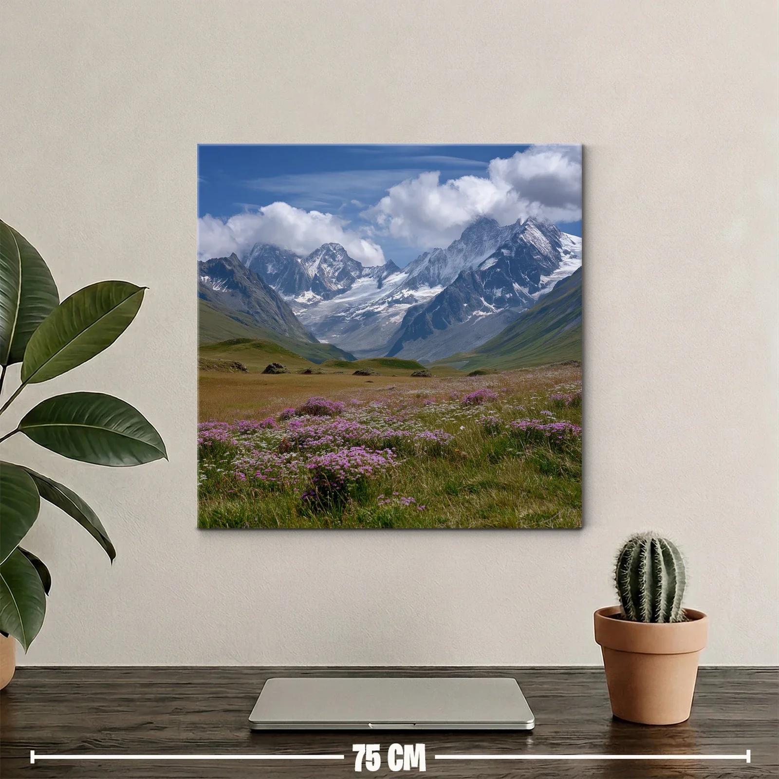 Paisaje alpino con flores silvestres y montañas nevadas — miniatura 2