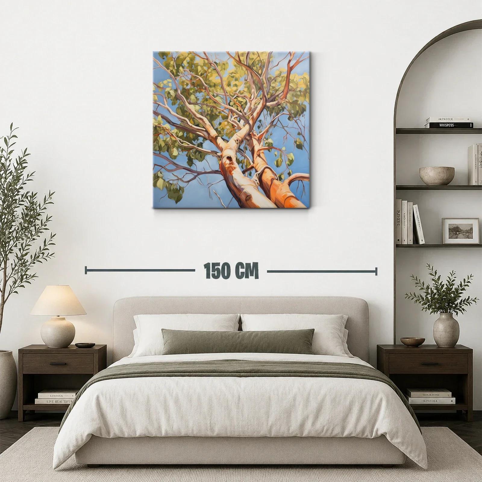 Árbol con ramas extendidas y follaje verde bajo cielo azul — miniatura 3