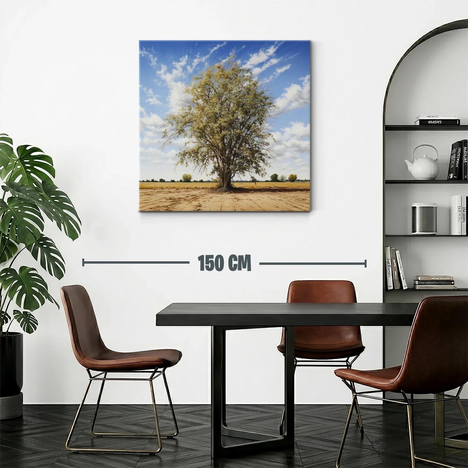 Árbol solitario en paisaje de campo bajo cielo azul — miniatura 2
