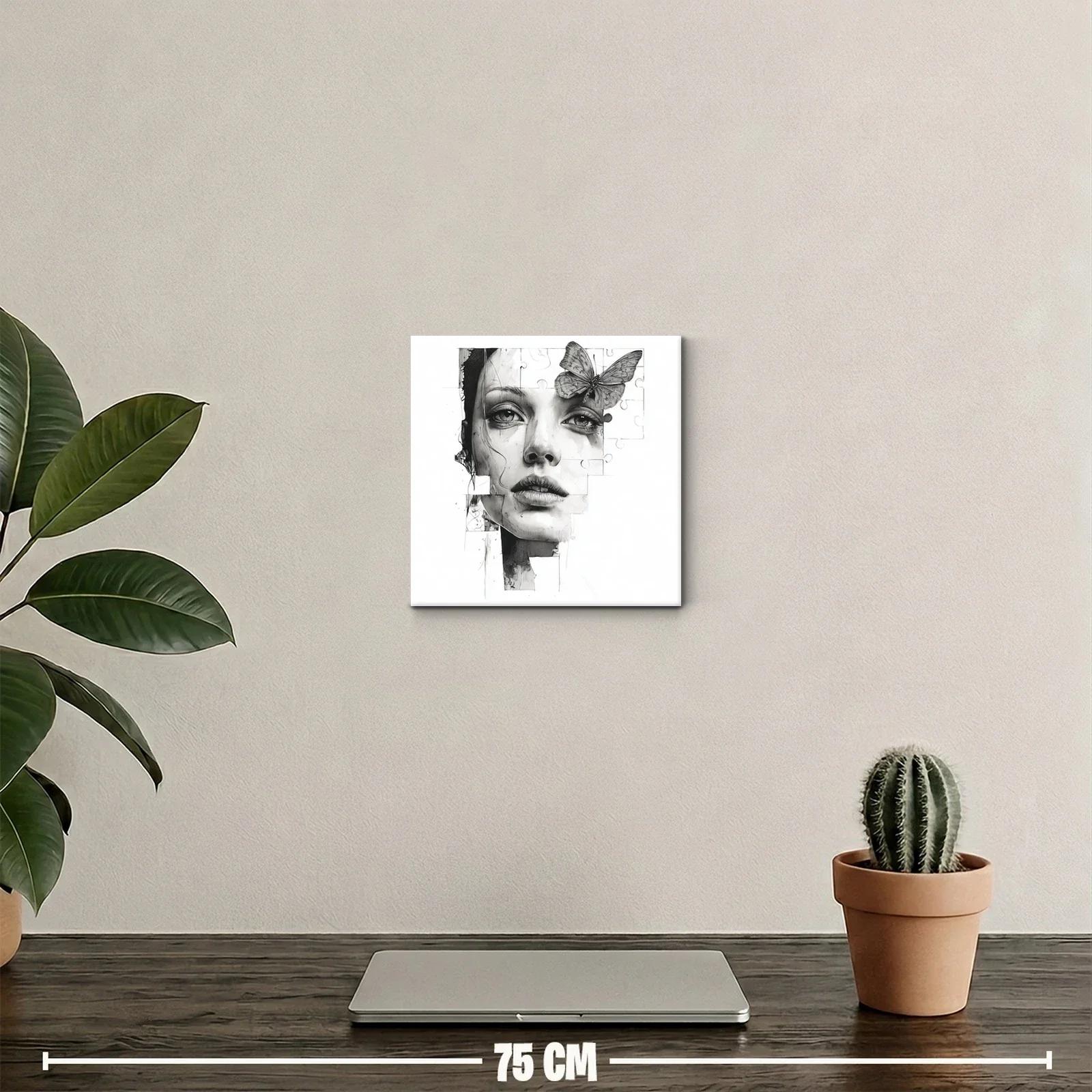 Retrato femenino con mariposa en diseño de rompecabezas — miniatura 2