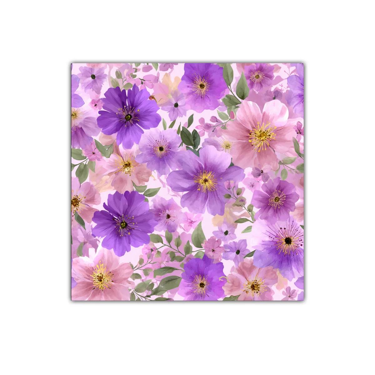 Cuadro floral con delicadas flores en tonos lilas y rosas