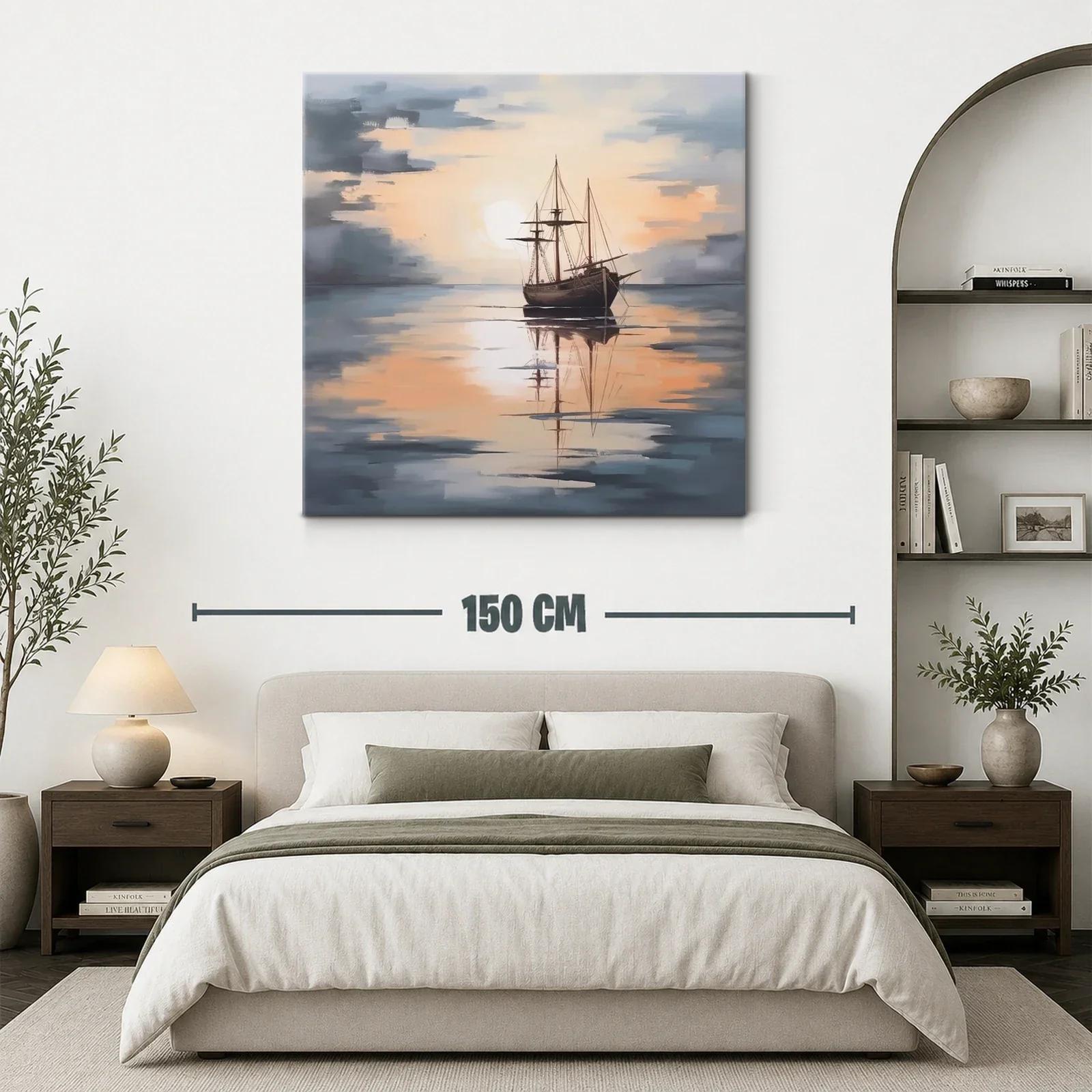 Barco antiguo en calma al atardecer reflejado en el agua — miniatura 3