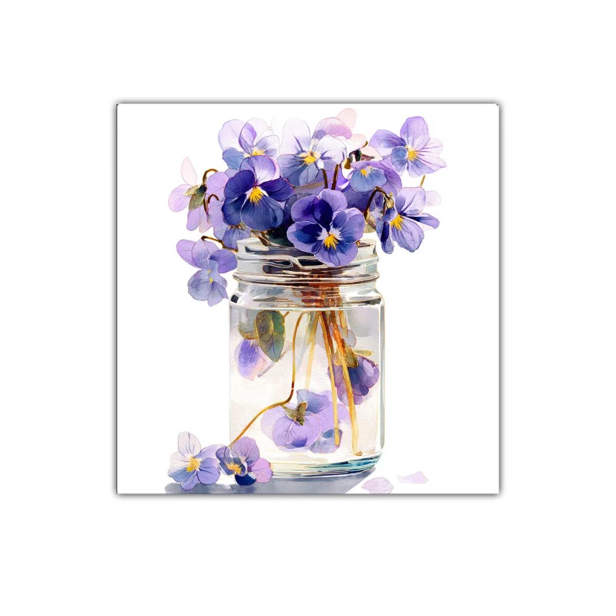 Elegancia natural con ramo de violetas en frasco transparente — imagen principal