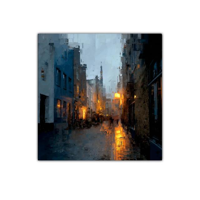 Atardecer urbano con luces cálidas y reflejos dorados