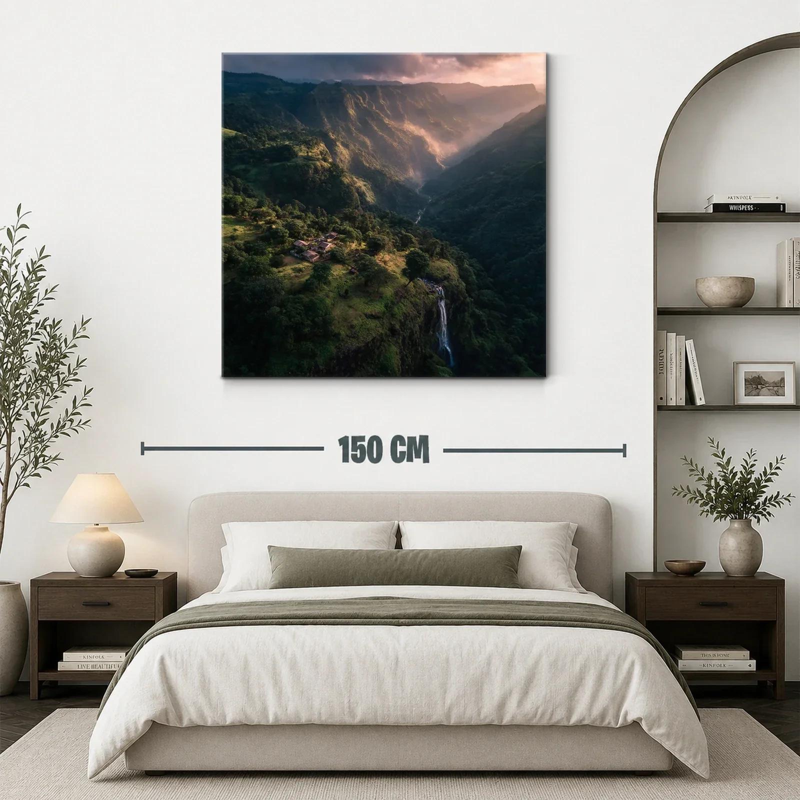 Paisaje montañoso con cascada al atardecer — miniatura 3