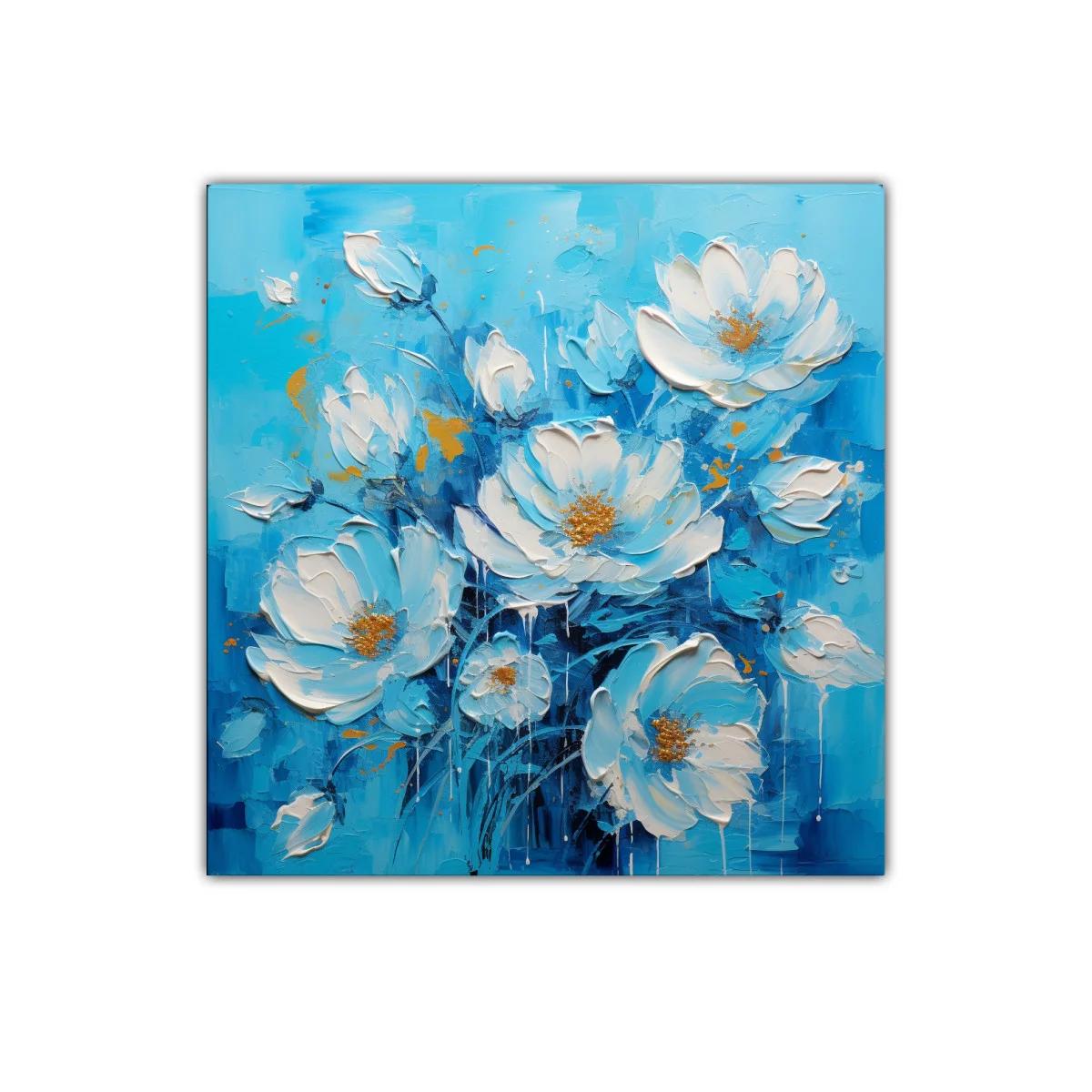 Flores en tonos azules con detalles dorados vibrantes