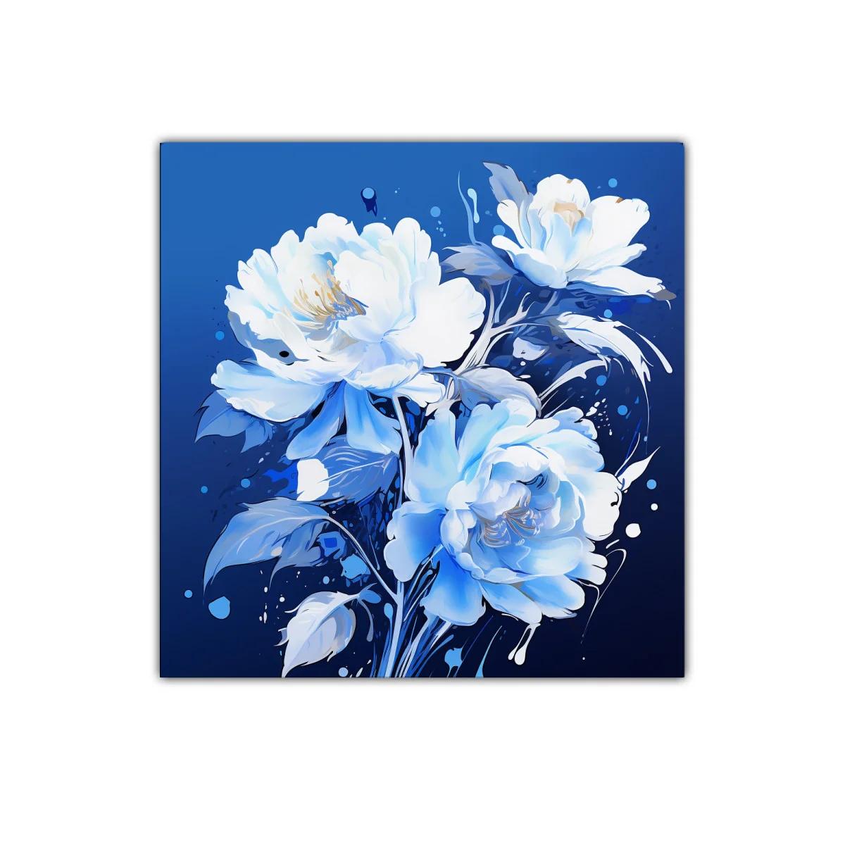 Elegantes flores blancas sobre fondo azul intenso — imagen principal