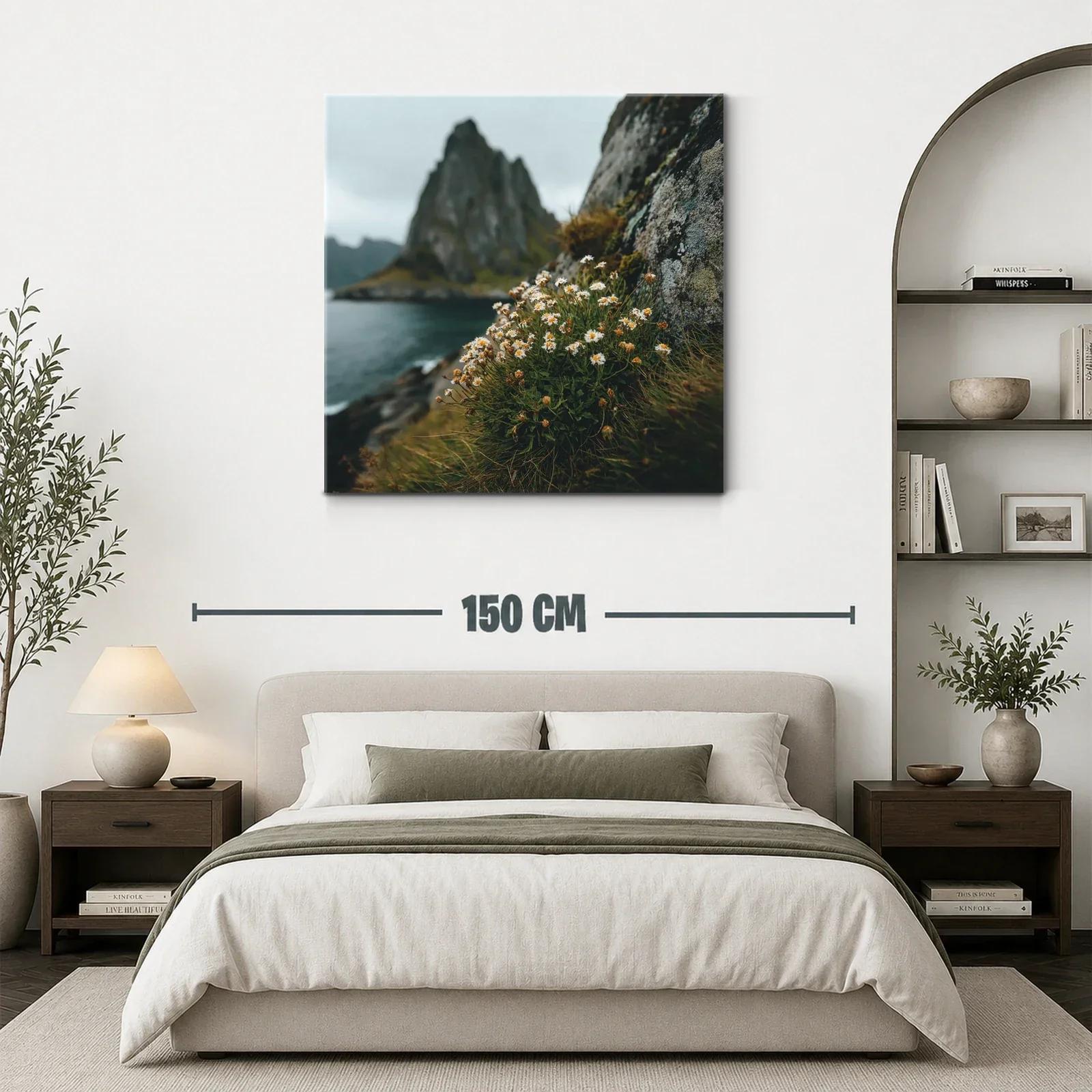 Flores silvestres junto al mar y acantilados brumosos — miniatura 3