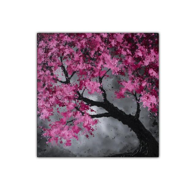 Árbol floreciente con tonos fucsia y fondo gris acero