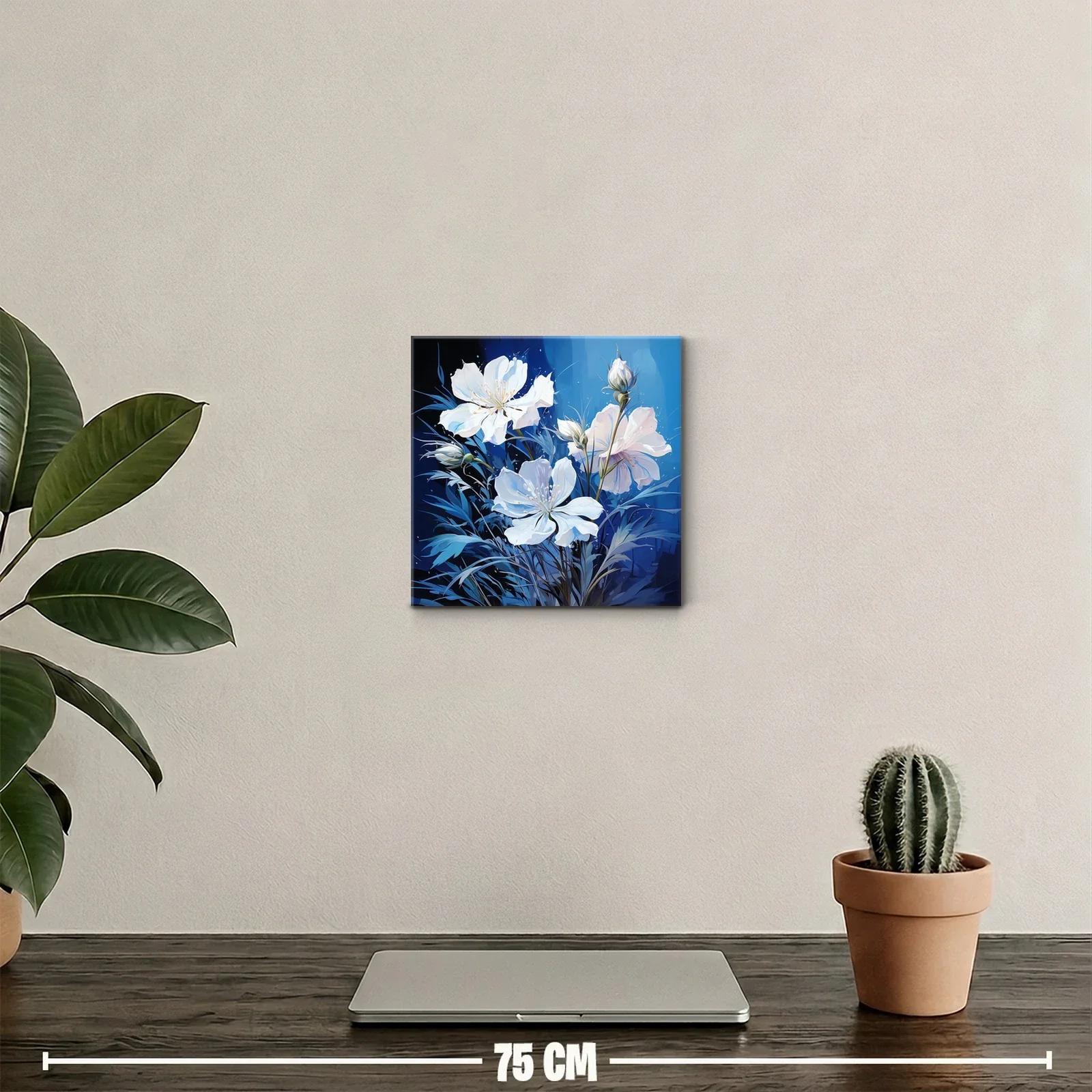 Cuadro decorativo con flores blancas sobre fondo azul intenso — miniatura 2